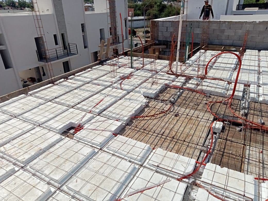 Armado de losa de vigueta y bovedilla en obra